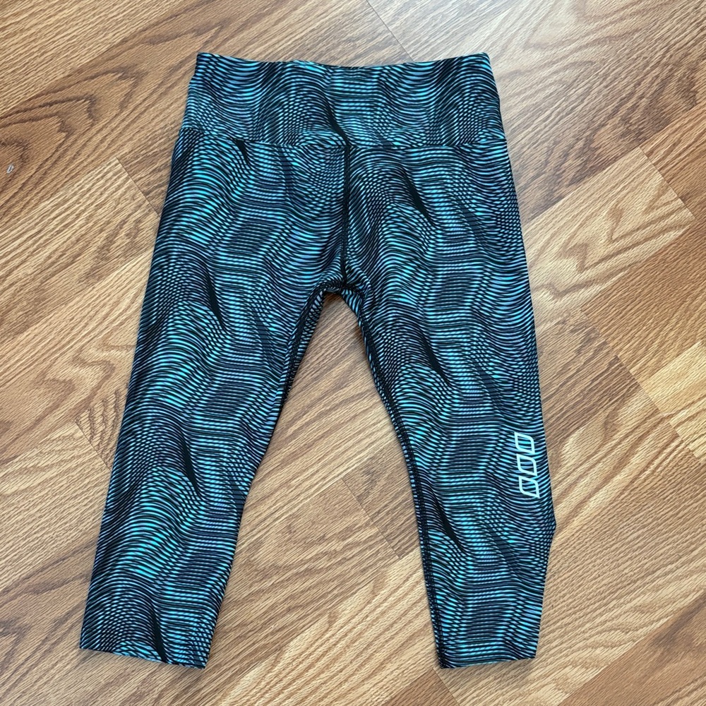 Lorna Jane Black and Blue Patterned Capris